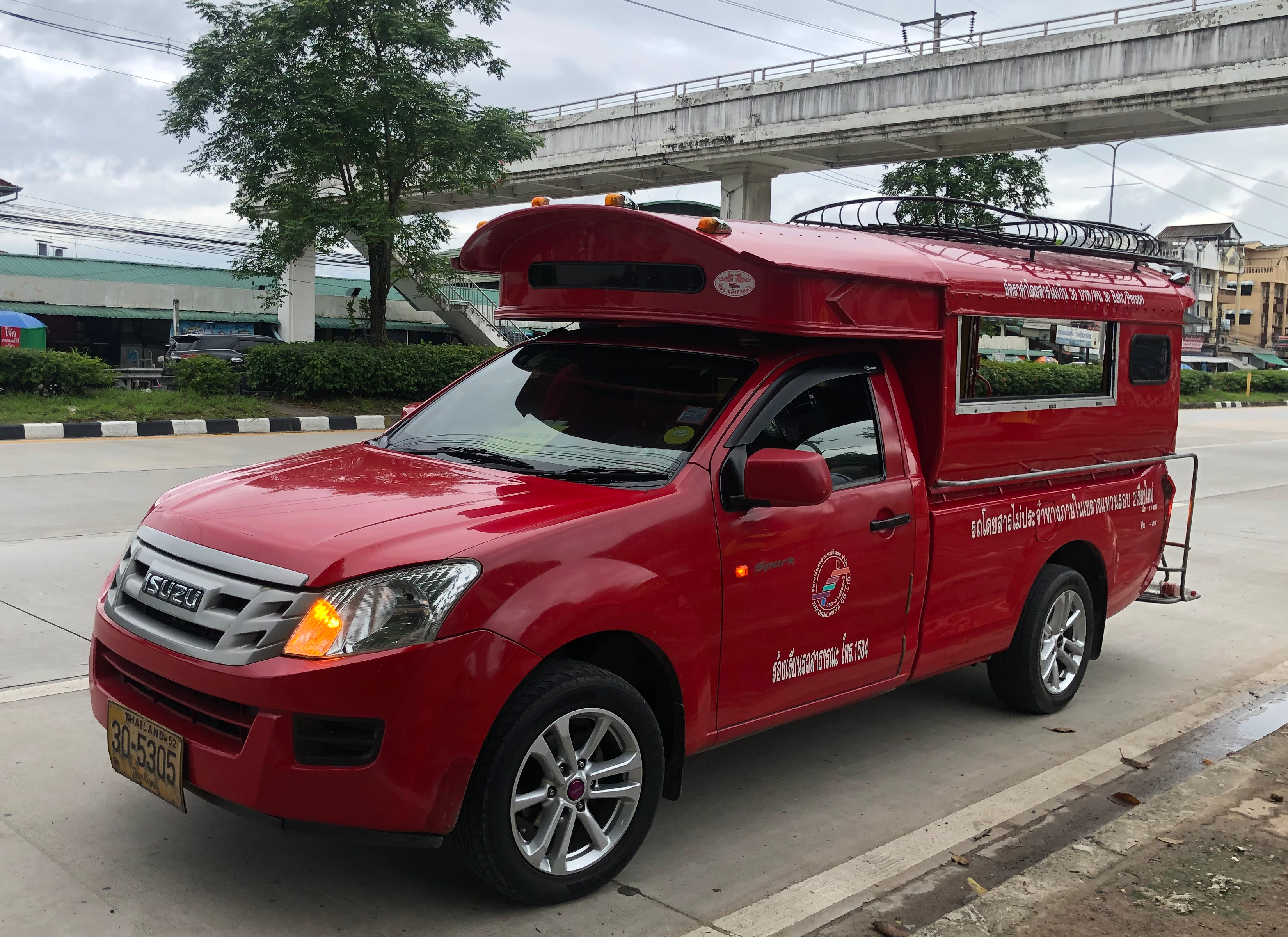 Co Countryside Chiang Mai: Rural Cycle and Songthaew Adventure